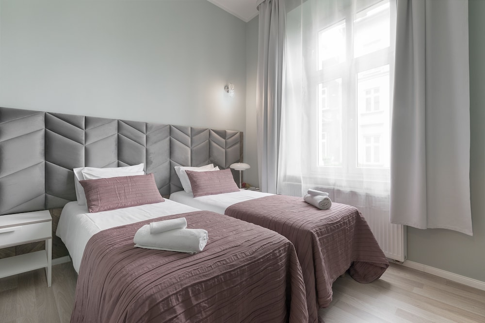 PREMIUM, SUITE, QUEEN BED, SOFA, BALCONY, CORNER