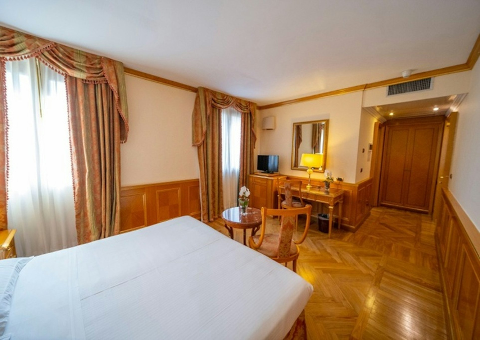SUPERIOR, DOUBLE BED