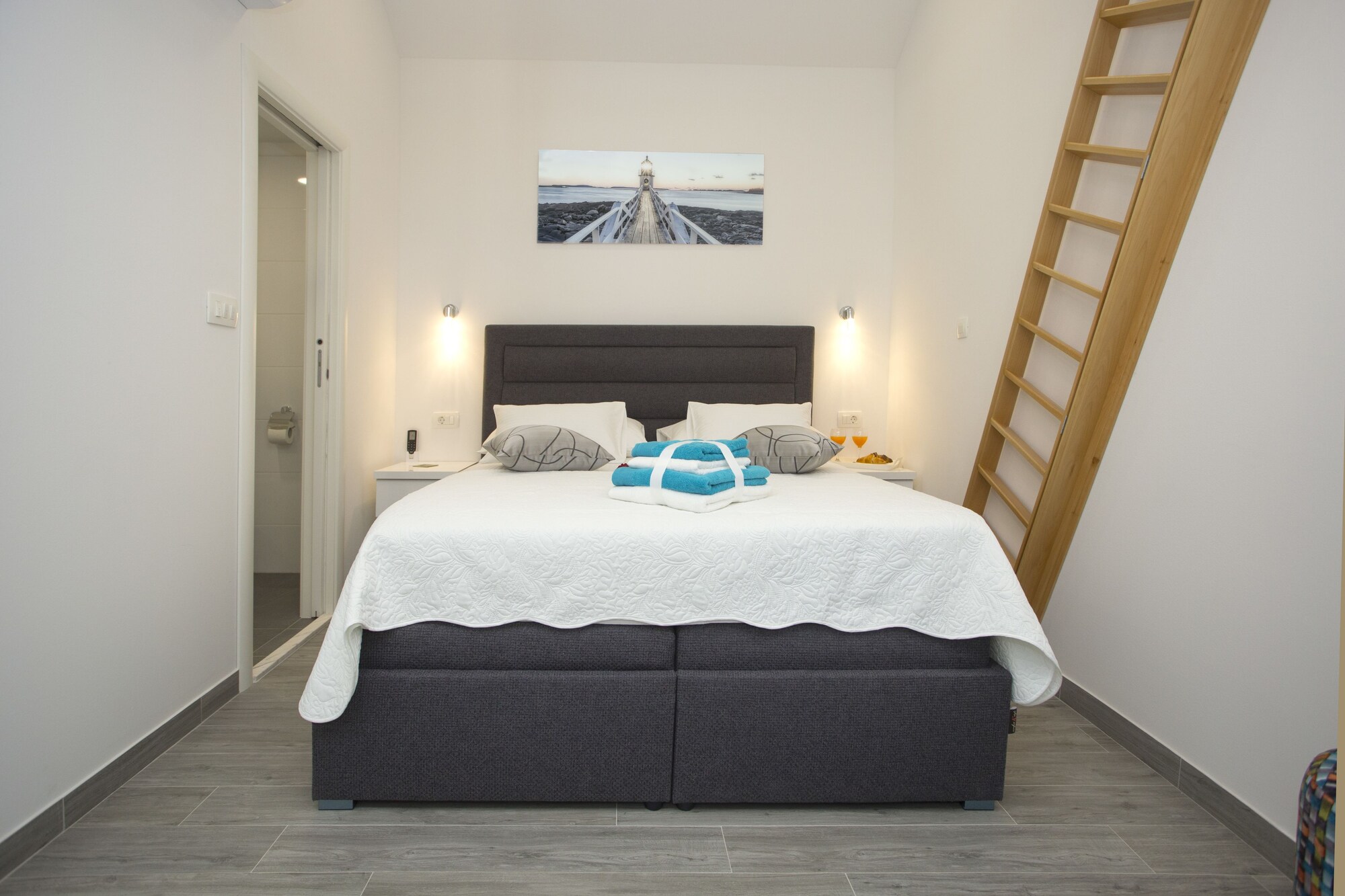 Deluxe, Queen Bed, Shared Terrace، Central Old Town Rooms 6/10