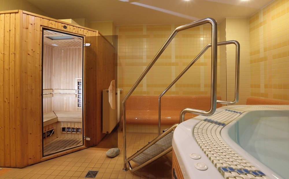 Amarilis Jerome Hotel 37/57