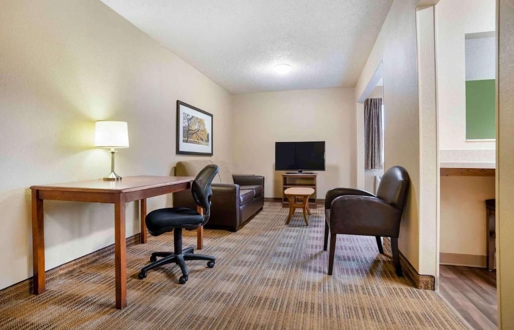 Studio 6 Suites Jackson Ridgeland MS 40/56