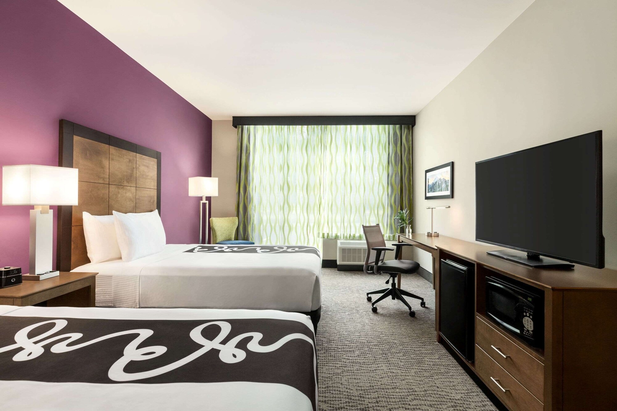 غرفة بسريرين كوين، La Quinta Inn And Suites by Wyndham Burlington 2/3