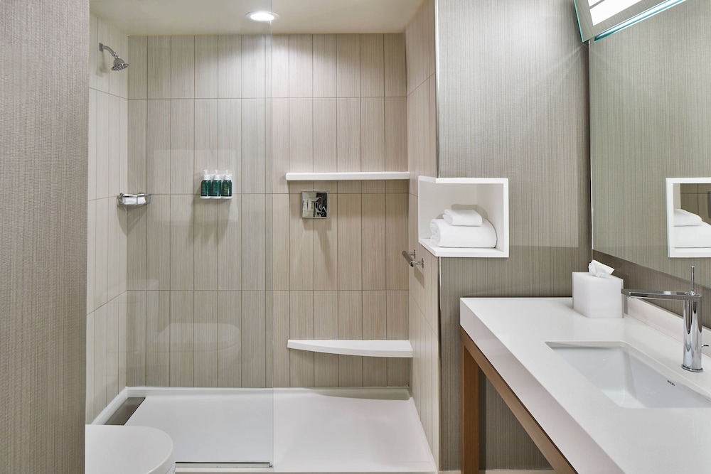 Courtyard by Marriott Baltimore Downtown/McHenry Row 13/55