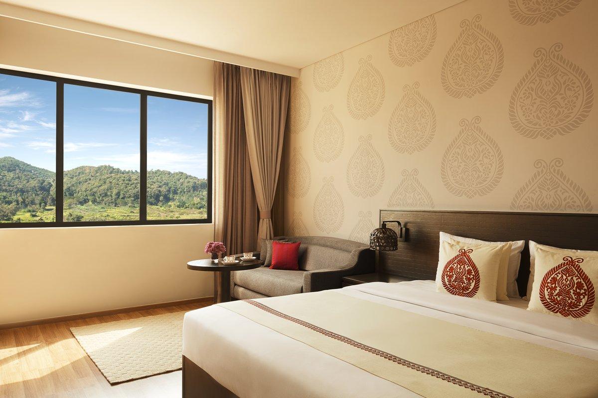 Deluxe, King Bed, Hill View