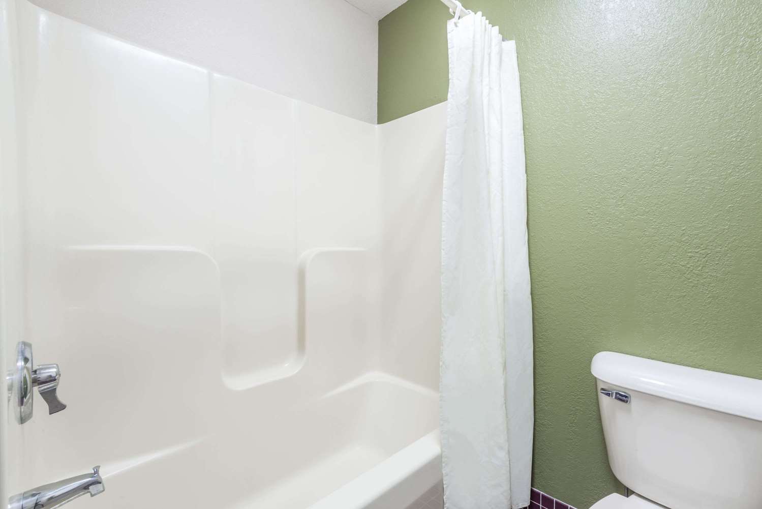 Super 8 By Wyndham Madison/Hanover Area 15/17