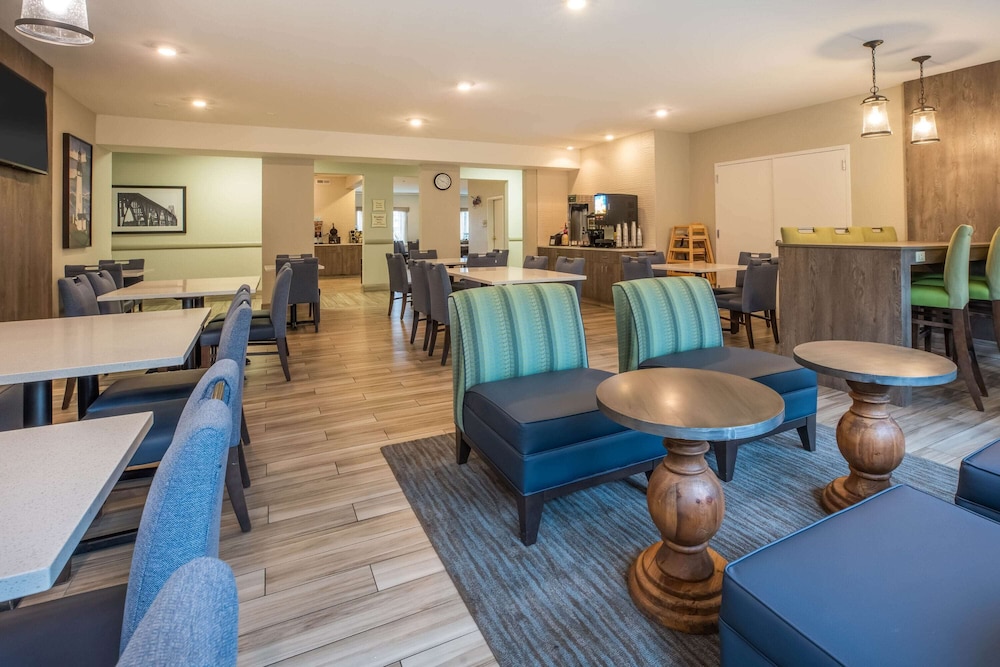La Quinta Inn Suites By Wyndham Newport 32/40