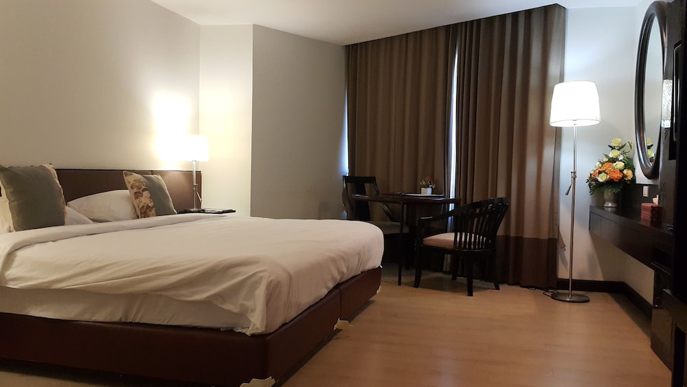 Deluxe, King Bed