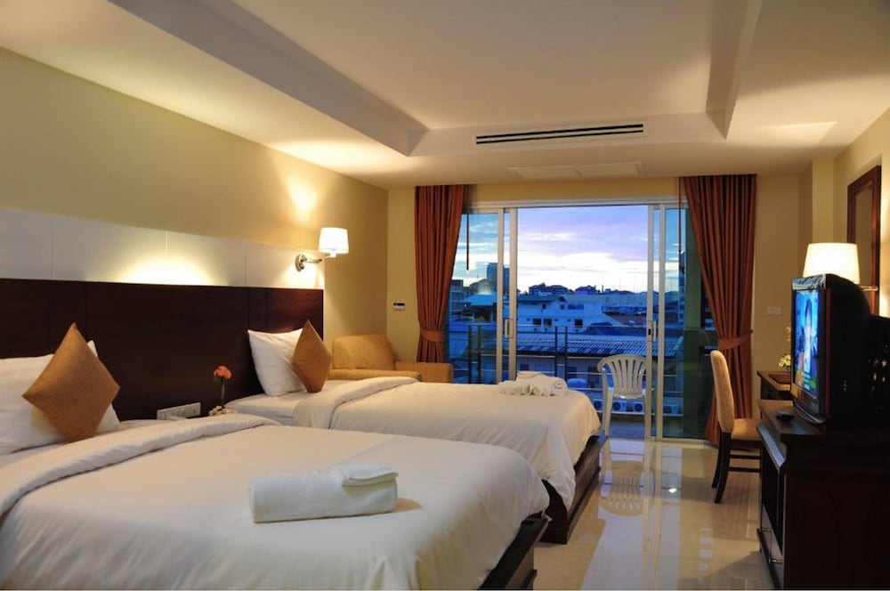 August Suites 21/69