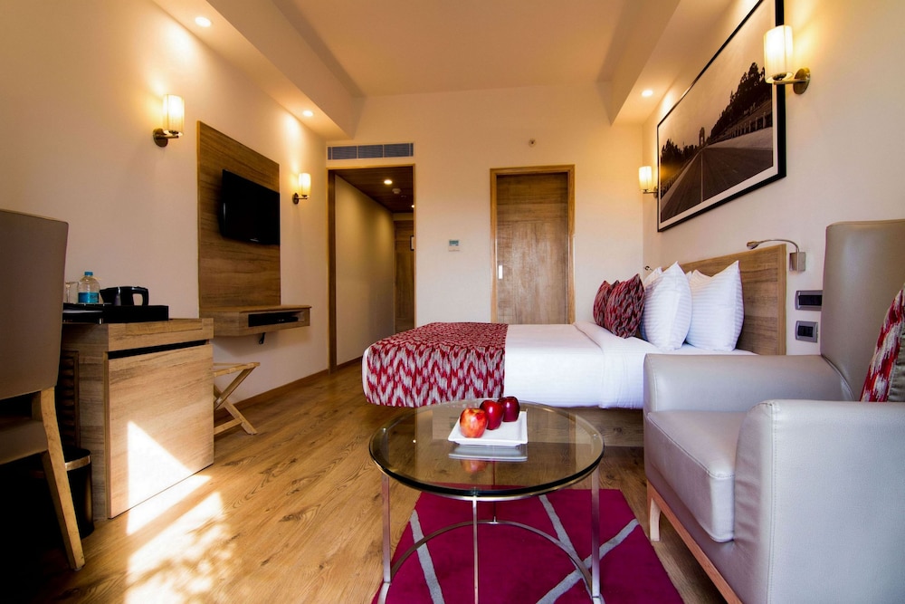 Lemon Tree Premier City Center Gurgaon 18/53
