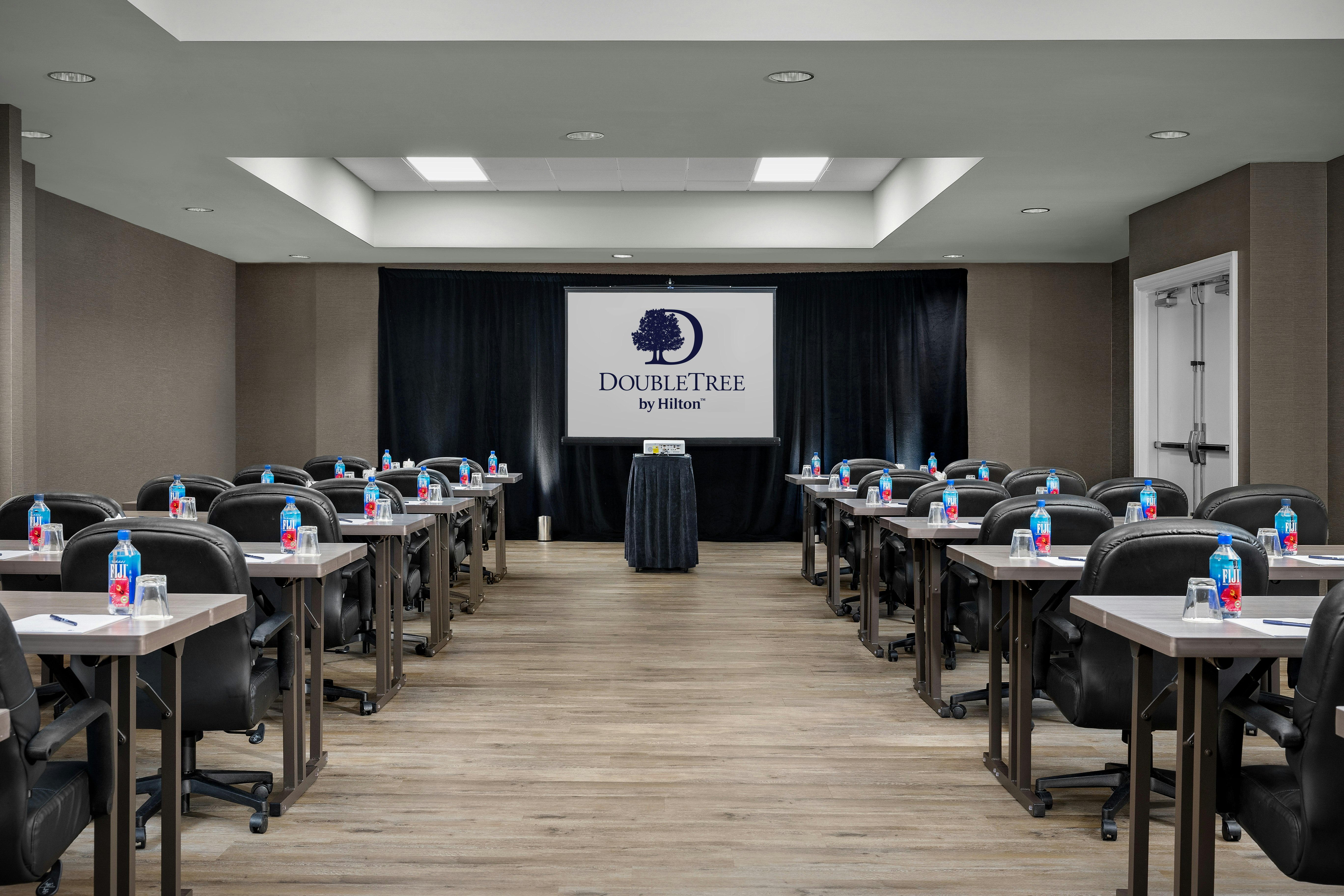 Doubletree Hotel Chicago O Hare Airport Rosemont 75/85