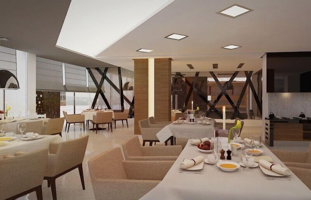Majura Hotel 35/50