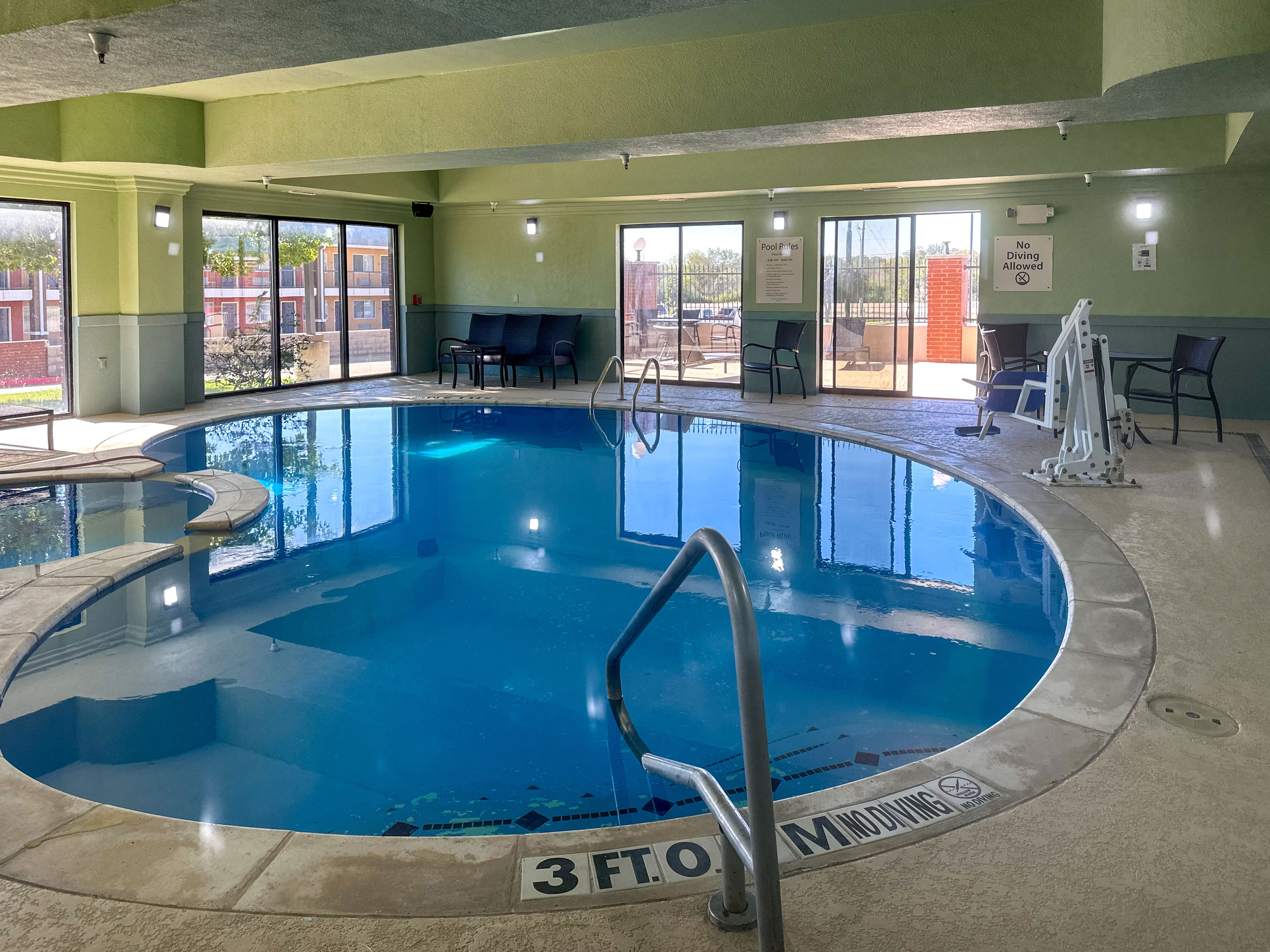Holiday Inn Express Hotel Suites Ennis 41/70