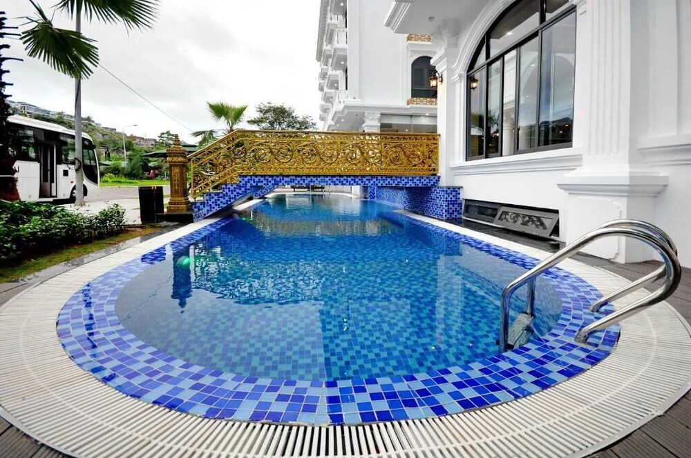Crown Nguyen Hoang Hotel 39/58