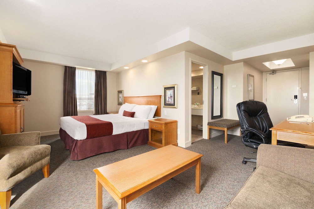 Travelodge By Wyndham Spruce Grove 24/50
