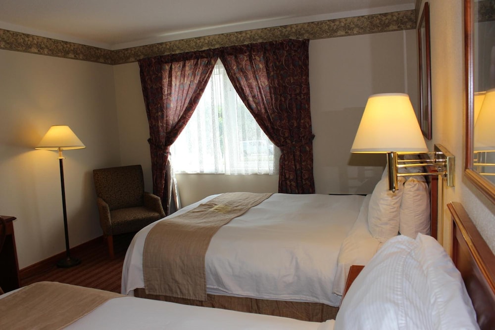 Coastal Inn Halifax 35/60