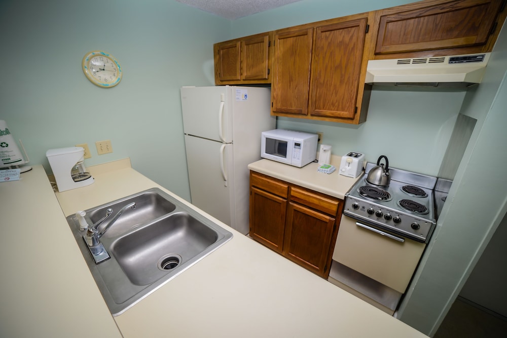 Myrtle Beach Resort by Beach Vacations 75/79
