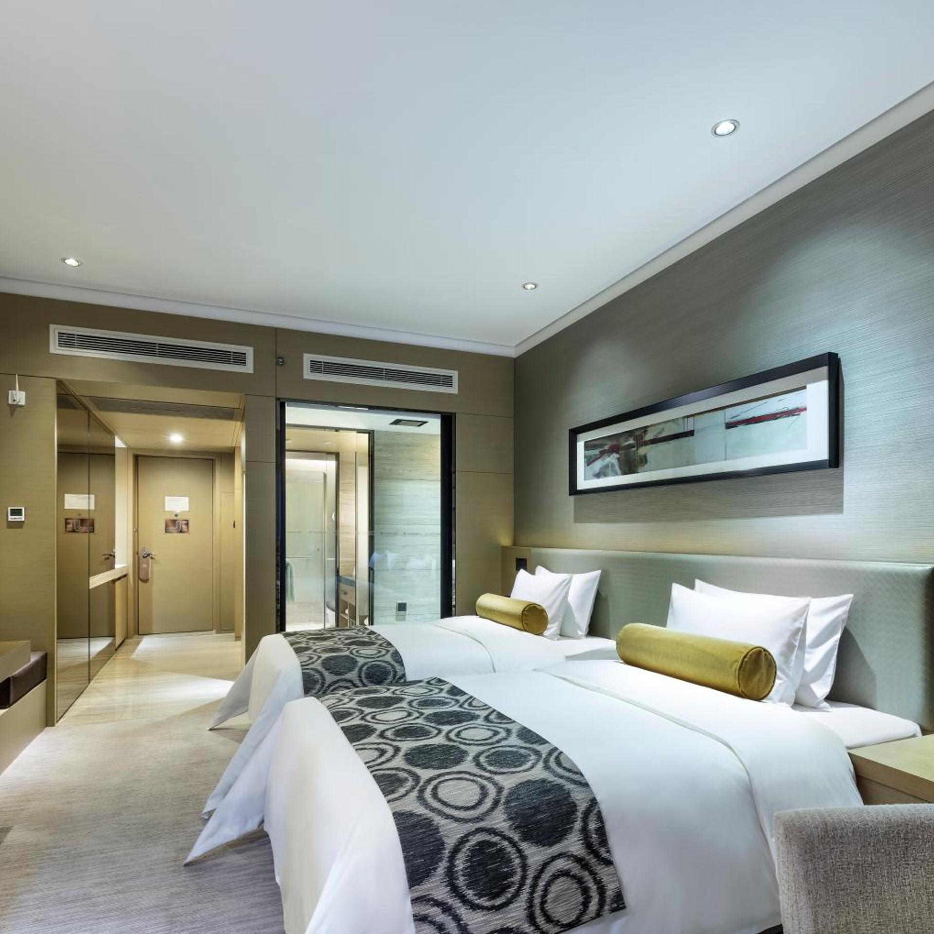 Longchamp Garden Hotel 21/35