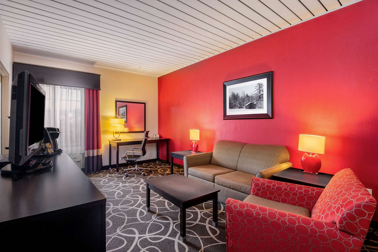 La Quinta Inn and Suites by Wyndham Elkview - Charleston NE 24/40