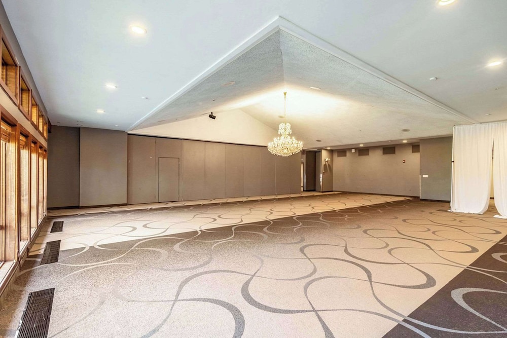 Riverview Inn & Suites, Ascend Hotel Collection 68/72