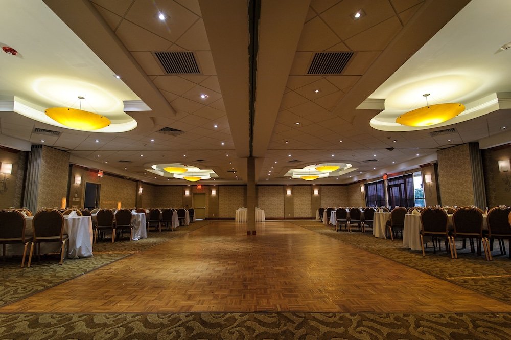 Holiday Inn Plainview-Long Island 24/79