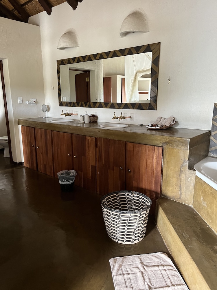 Nyati Safari Lodge 7/50