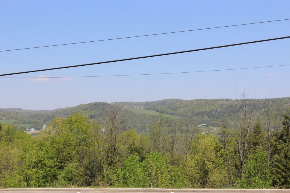 CRYSTAL SPRINGS INN AND SUITES 28/39