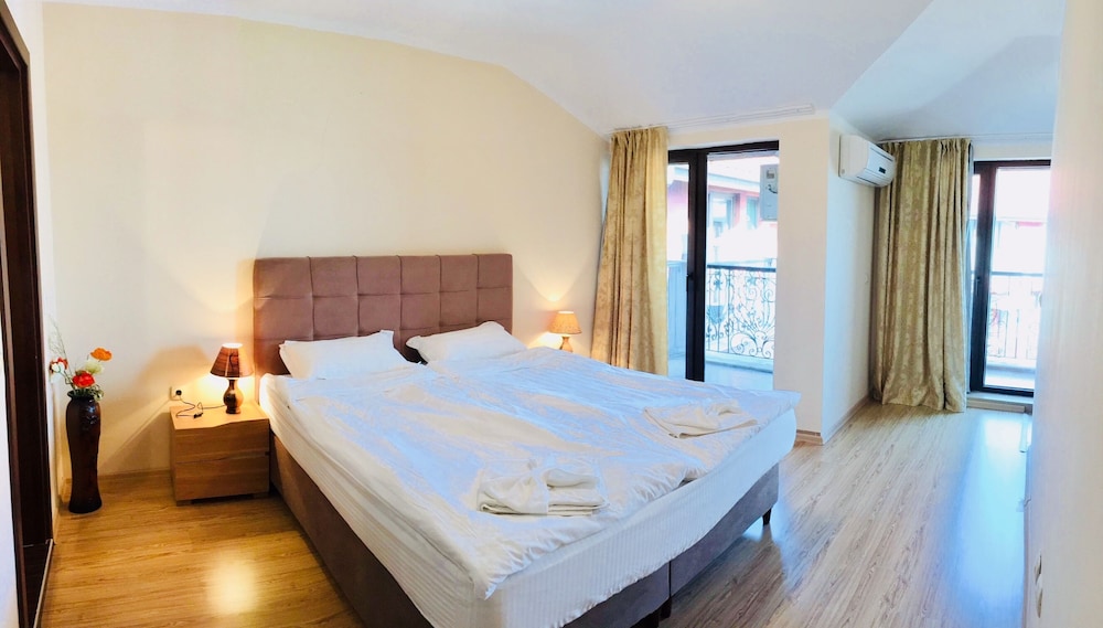 Chateau Del Marina Complex Apartments 4/20