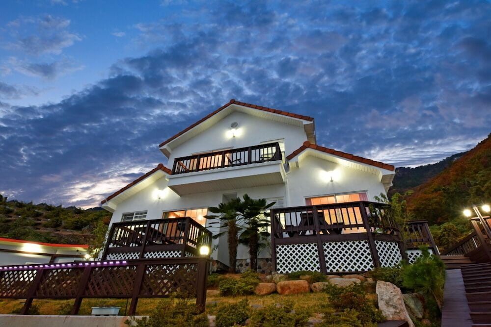 Namhae Bluemare Pension 1/50