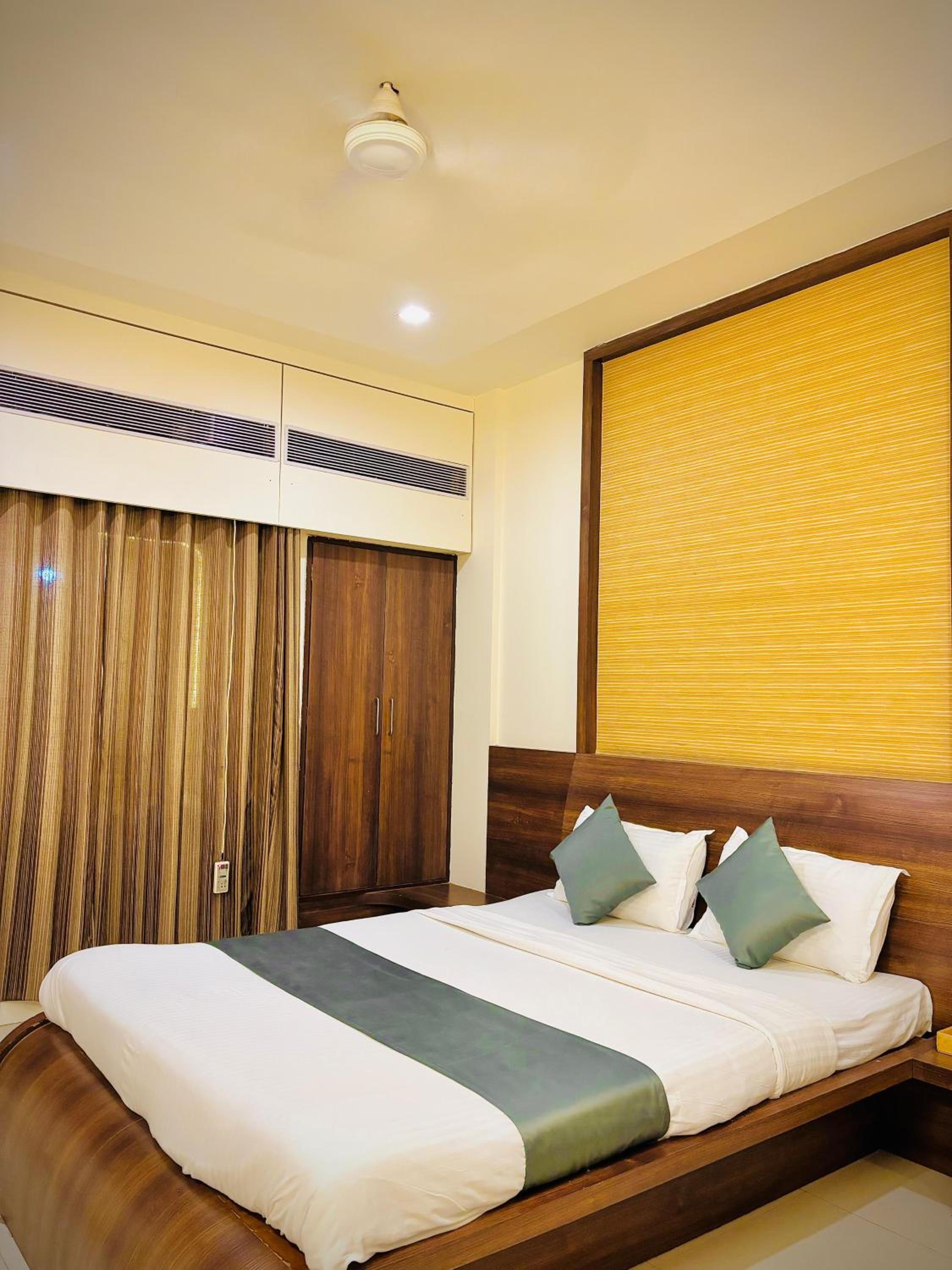 Oyo 4445 Hotel Saishri 22/63