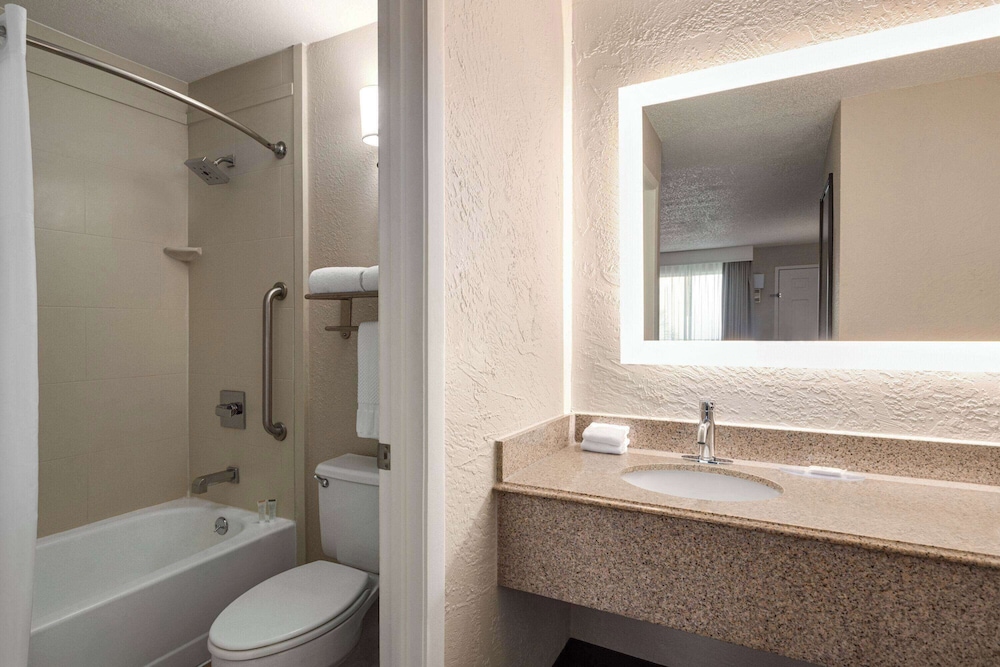 Mai Hana Hotel and Suites International Drive 53/55