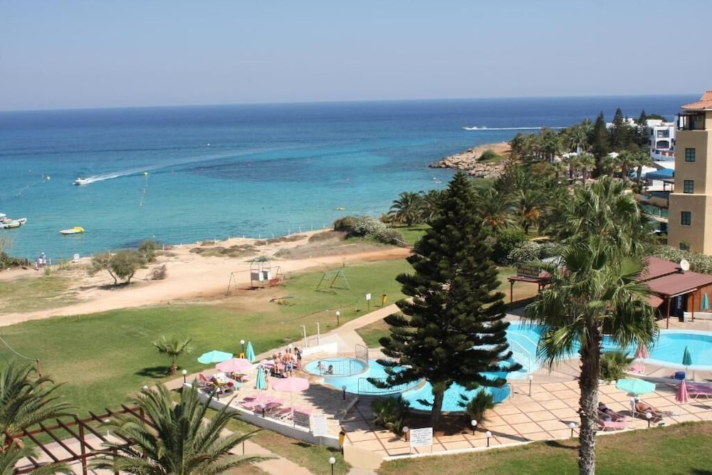 Astreas Beach Hotel 38/50