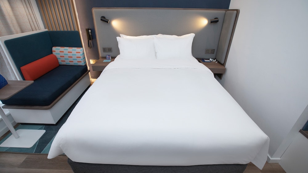Holiday Inn Express Shangqiu Ancient Town 24/64