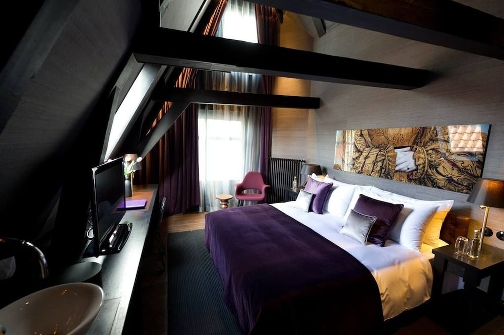 DELUXE, DOUBLE BED