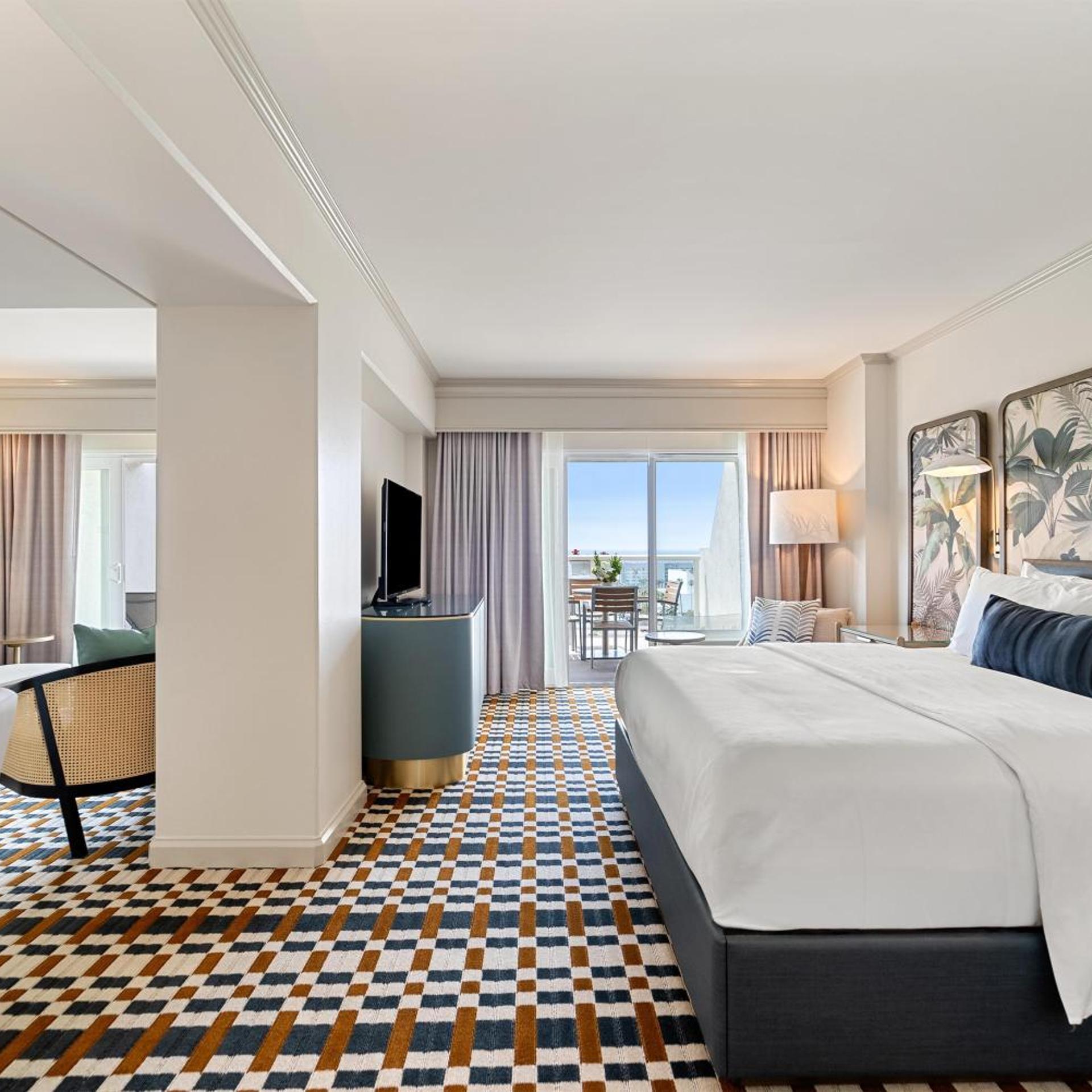 Coastal, Suite, King Bed, Balcony
