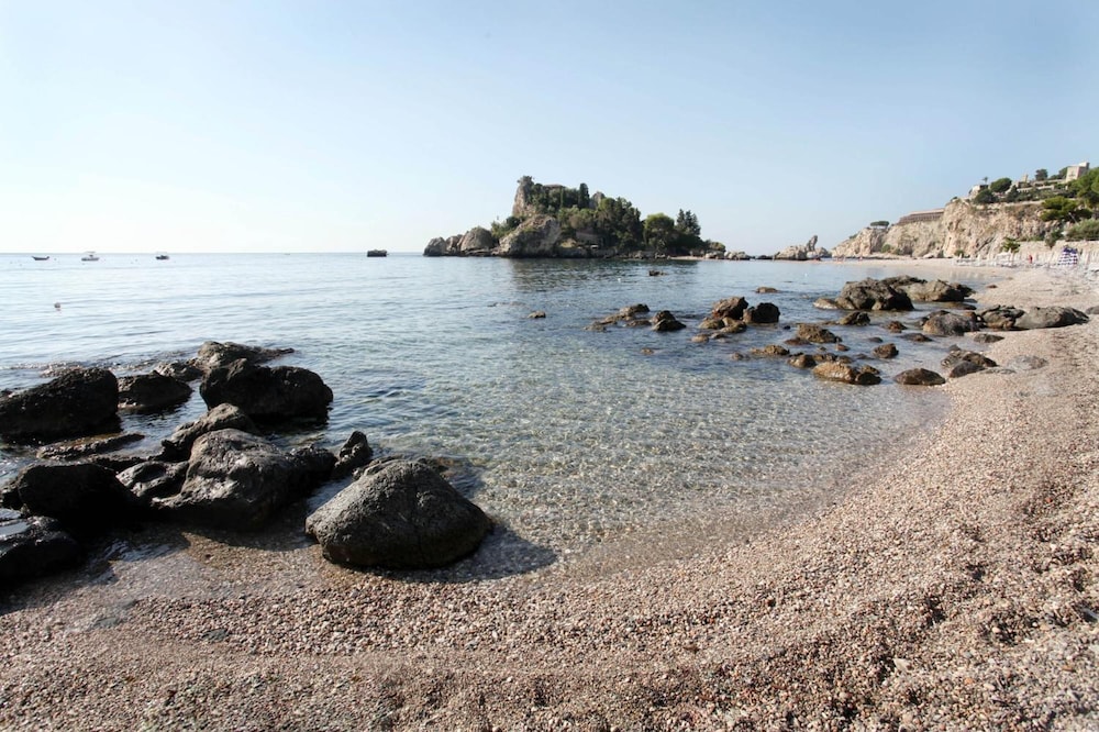 Mendolia Beach Hotel 40/47