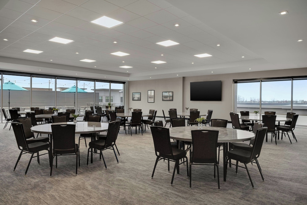 Ac Hotel By Marriott Cincinnati At Liberty Center 44/50