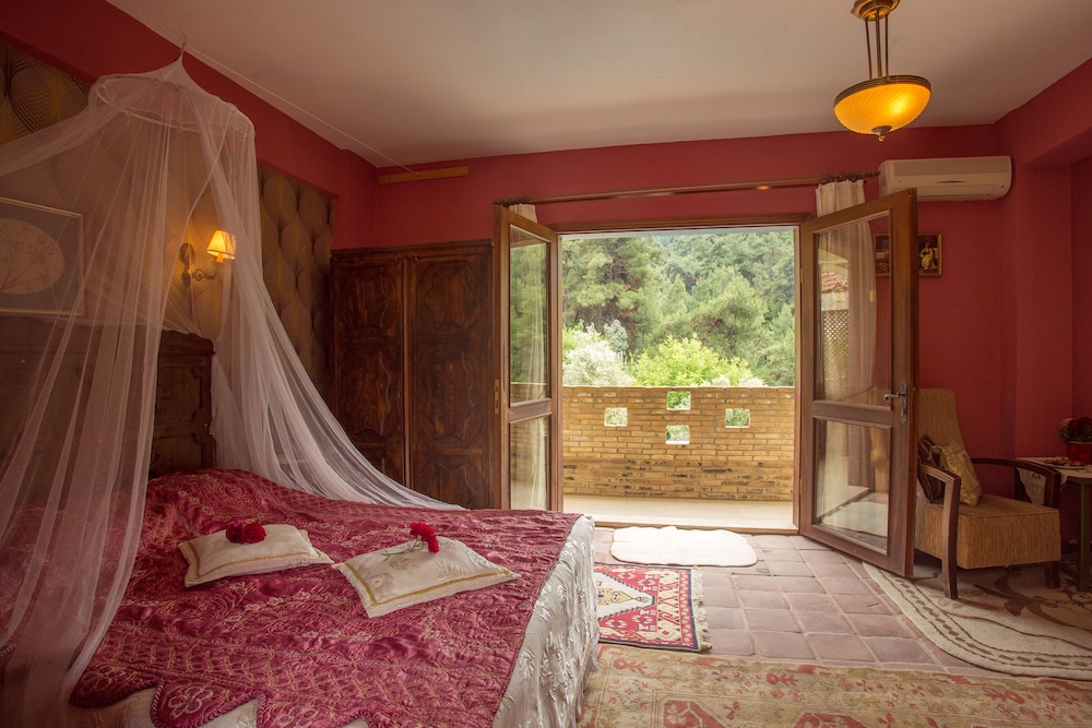 HONEYMOON, DOUBLE BED