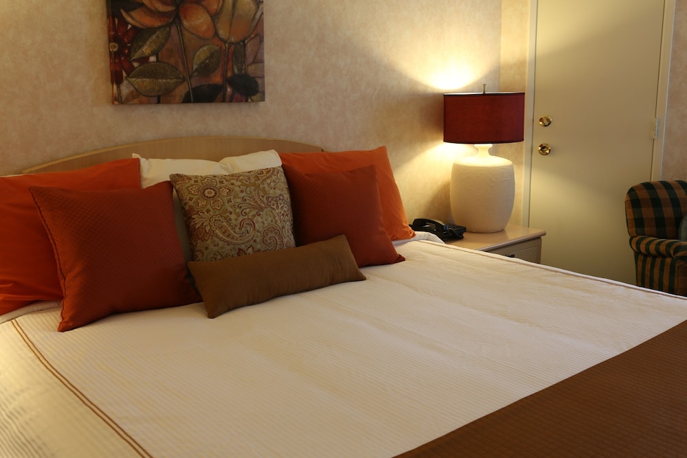 Inn at Deep Canyon 25/71