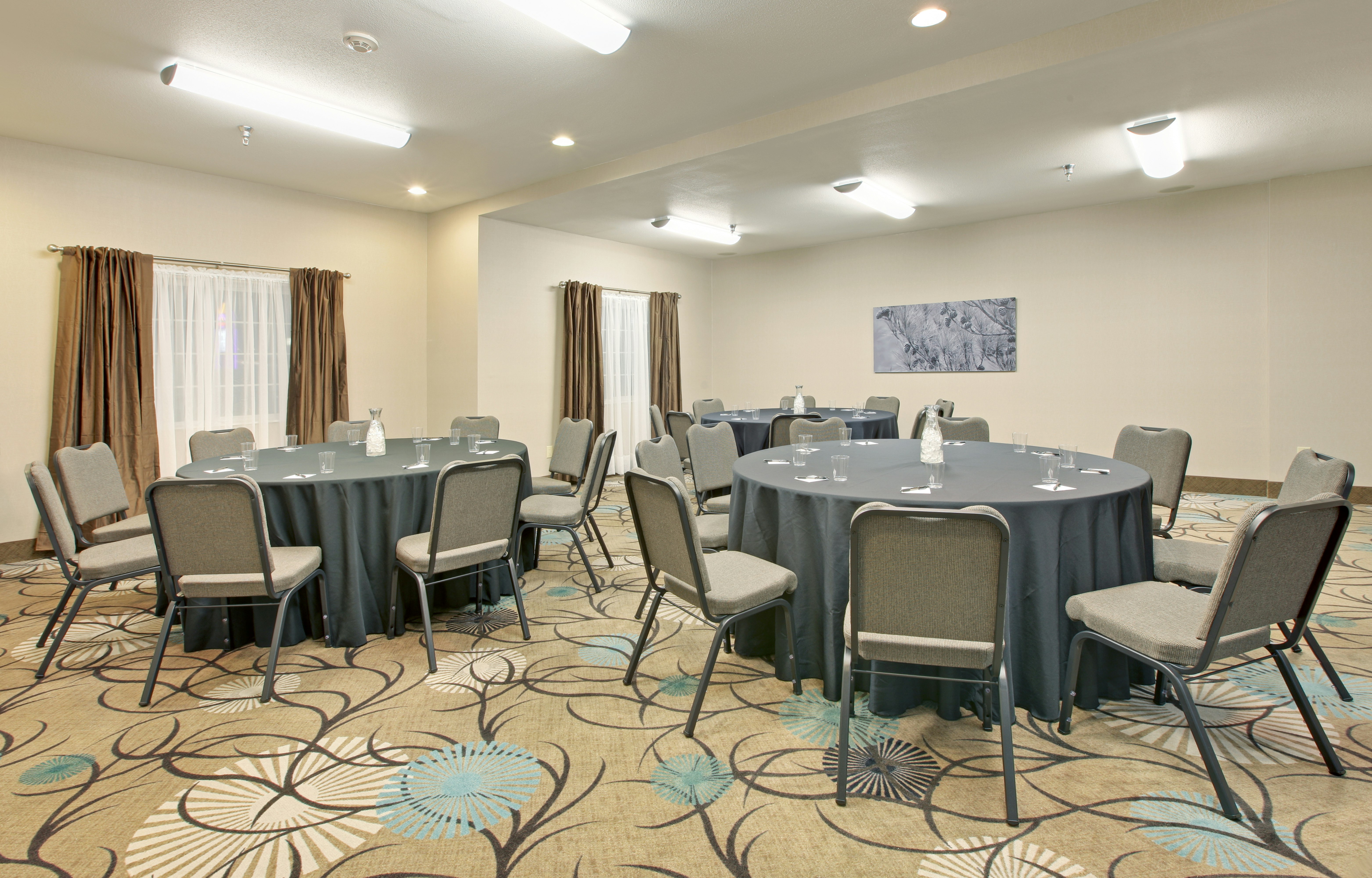 Holiday Inn Express Monticello 56/63