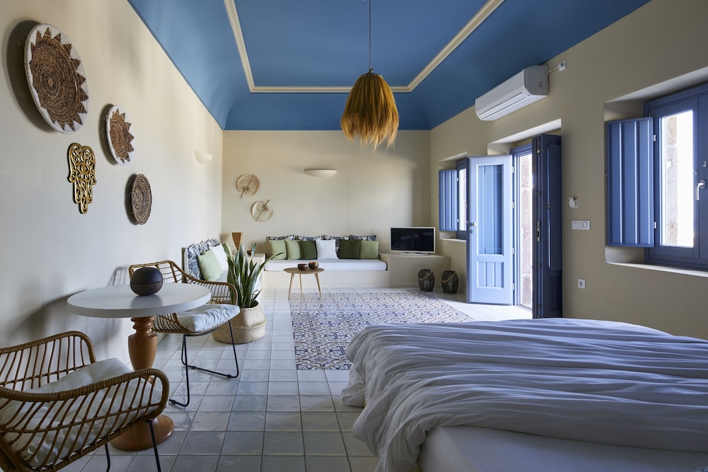 Luna Santorini Suites 17/50