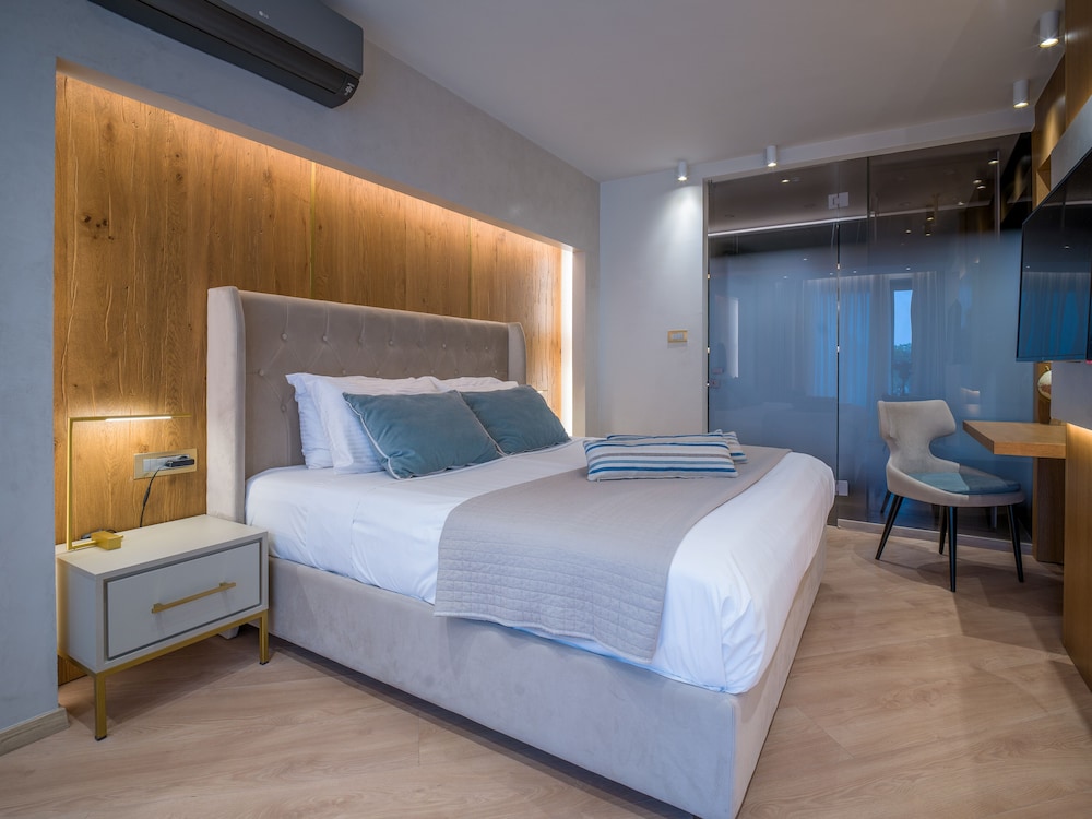 1 BEDROOM, EXECUTIVE, SUITE, SEA VIEW
