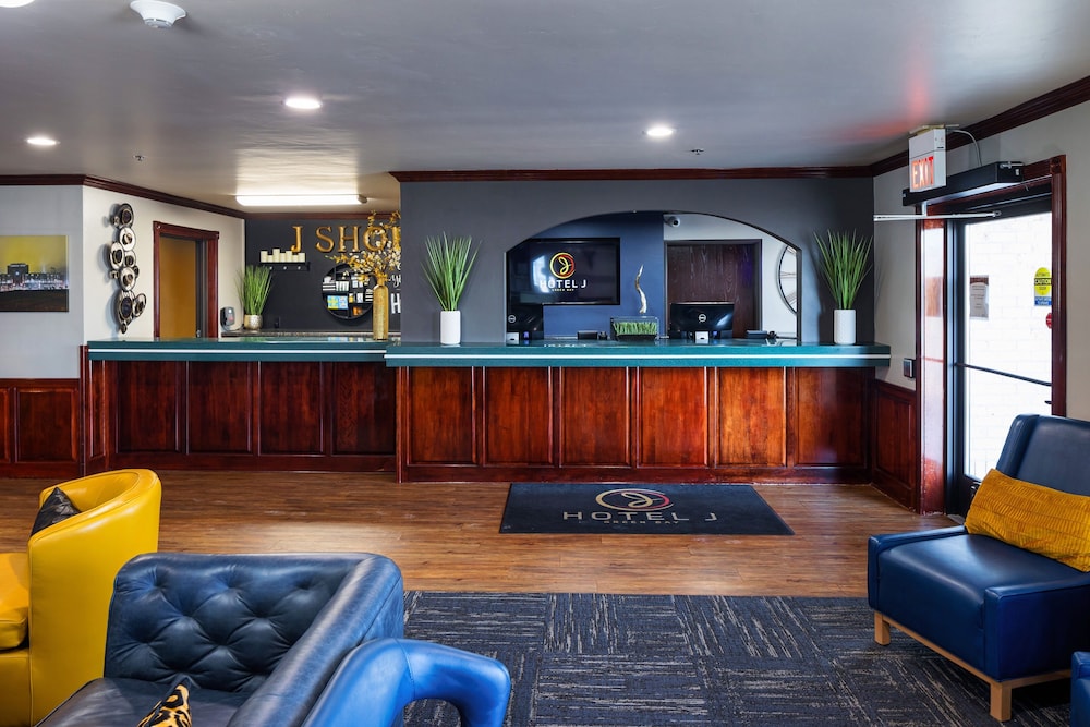 Hotel J Green Bay Formerly Airport Settle Inn 7/72