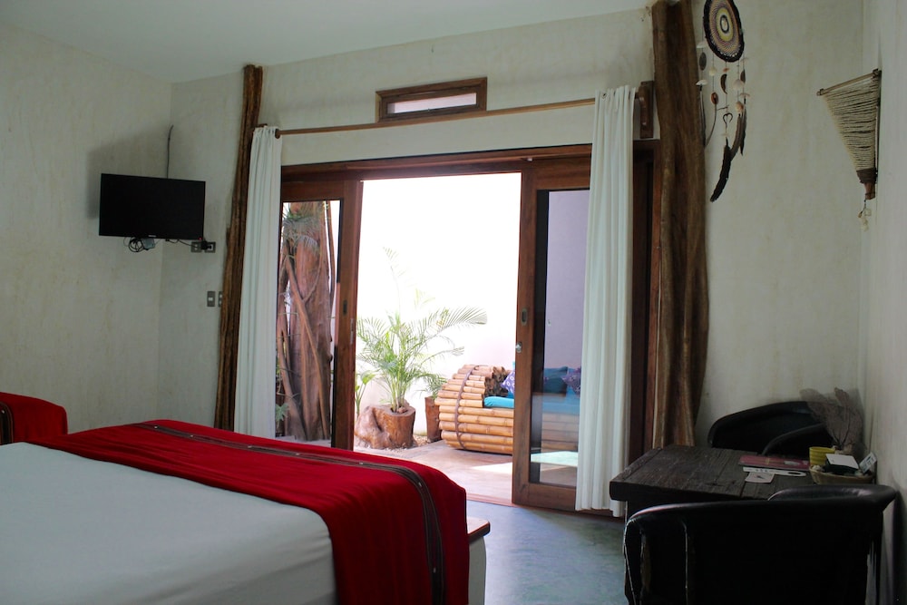 ROOM, 2 QUEEN BEDS, PRIVATE BATHROOM