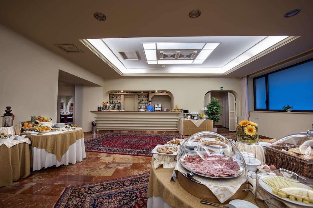 restaurant-cafeteria