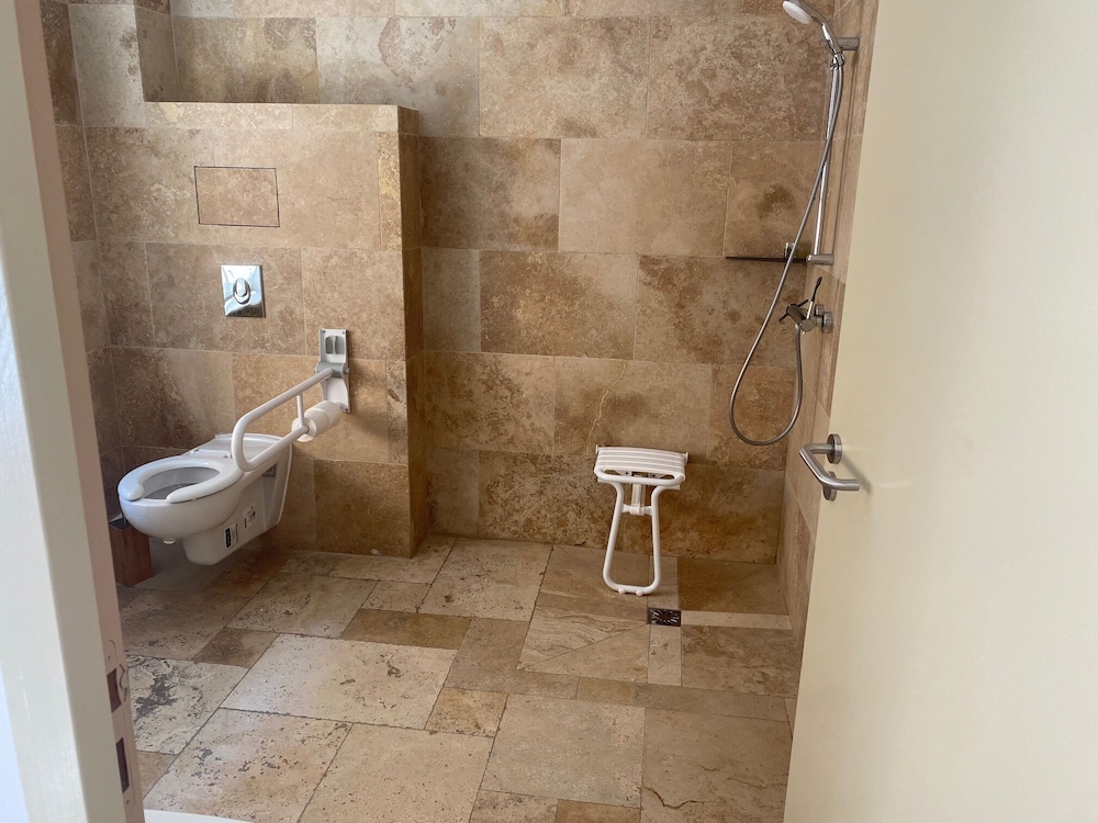 DOMAINE DE LA NERTHE- HOTEL PROVENCE MEDITERRANEE 46/50