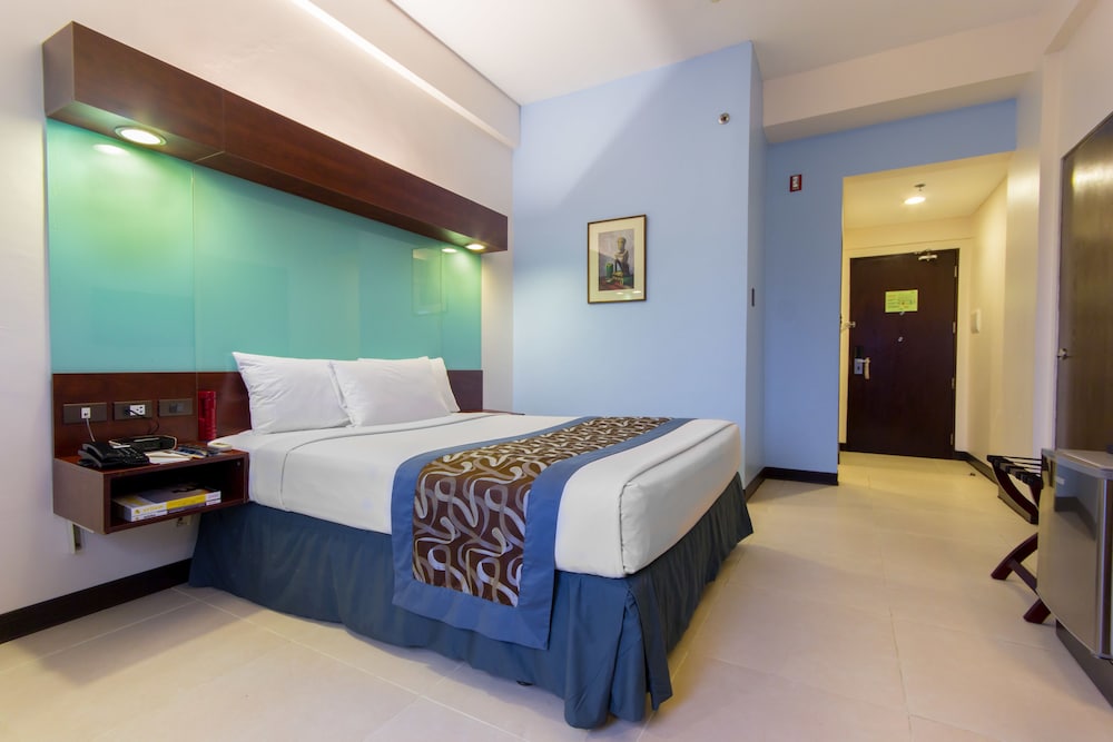 Microtel by Wyndham Mall of Asia 12/44