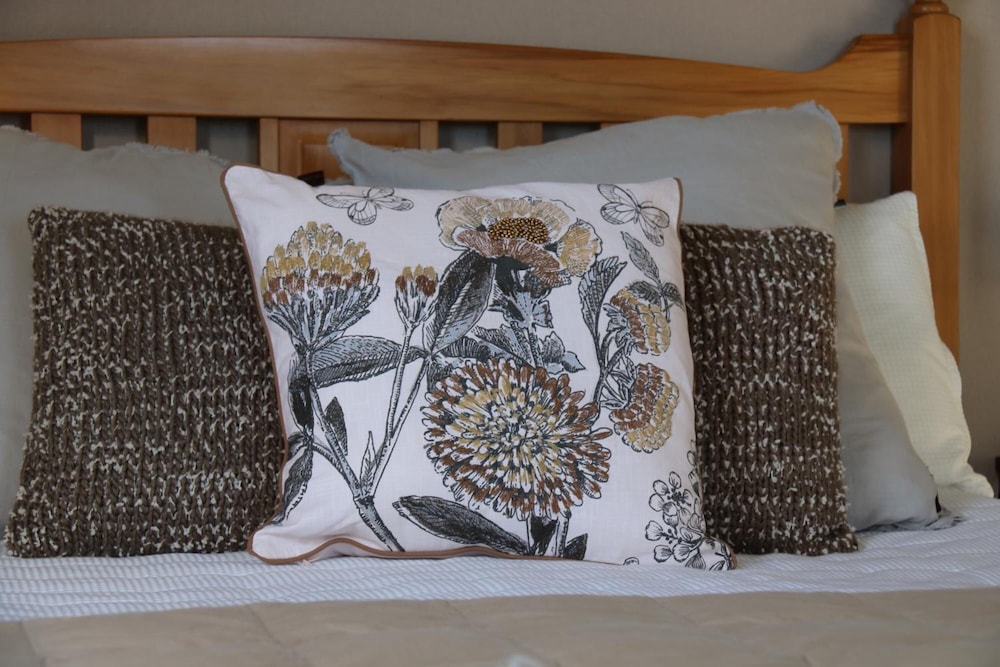 The Point Bed &amp; Breakfast 23/50