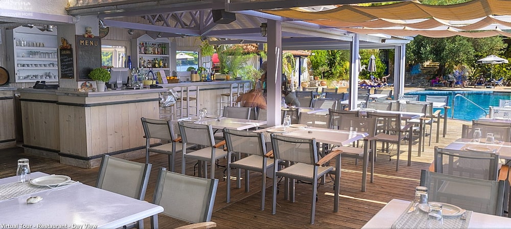 ADRINA BEACH 44/67