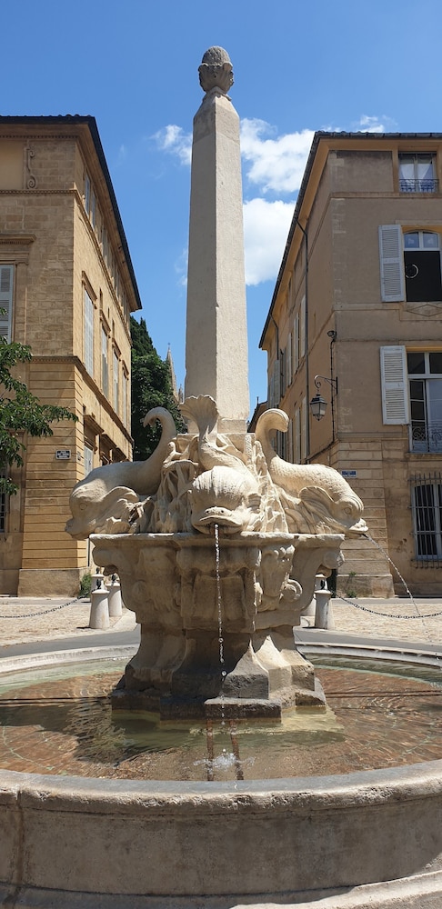 Les Quatre Dauphins 56/61