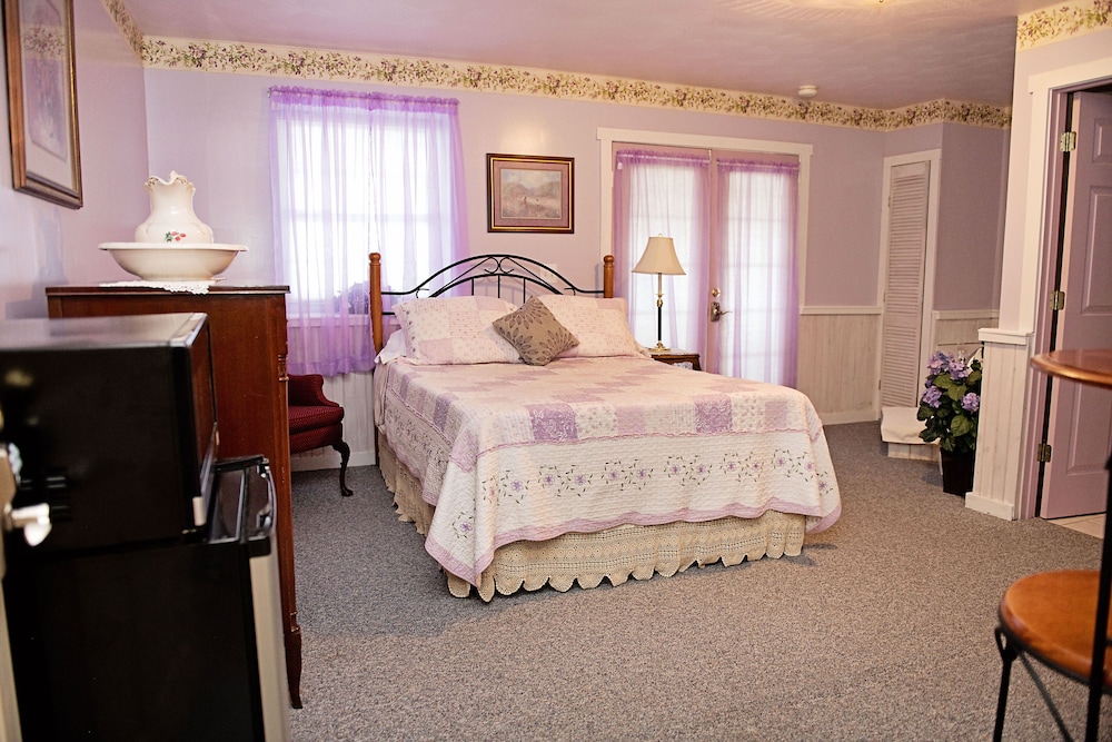 Berry Patch Bed and Breakfast 10/50
